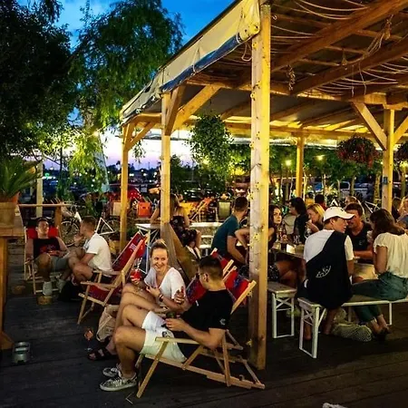 Przyczepa Kempingowa Z Klimatyzacja Camping *