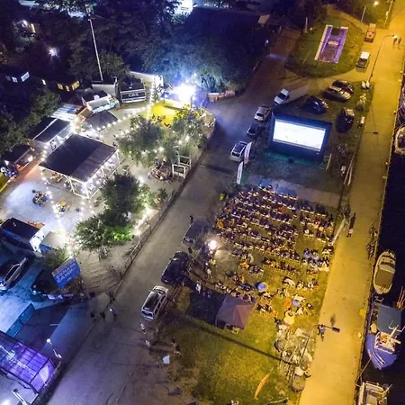 Przyczepa Kempingowa Z Klimatyzacja Camping *