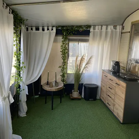 Przyczepa Kempingowa Z Klimatyzacja Camping *